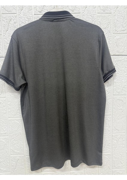 Yakası ve Kol Uçları Manşetli Polo Yaka Düğmeli Tişört fiyatları