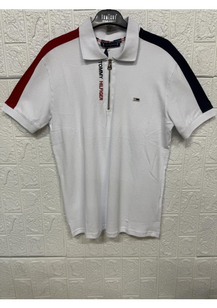 Kolları Çizgi Detaylı Fermuarlı Kısa Kollu Tişört