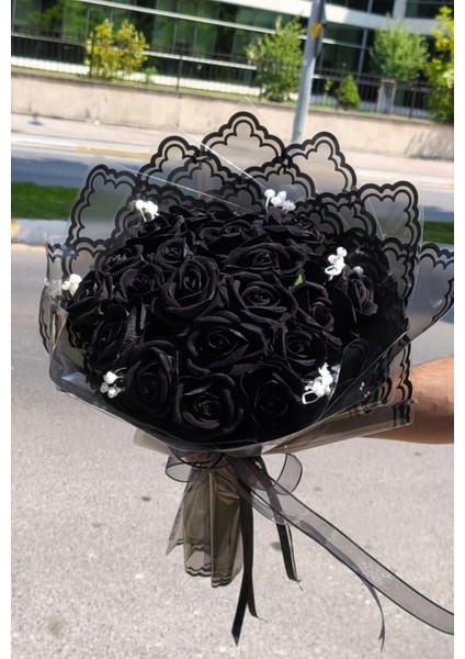 Her Gül Kırmızı Açmaz; Bazı Aşklar Geceye Yakışır. (Kadife Gül Buketi 21'li) indirimleri