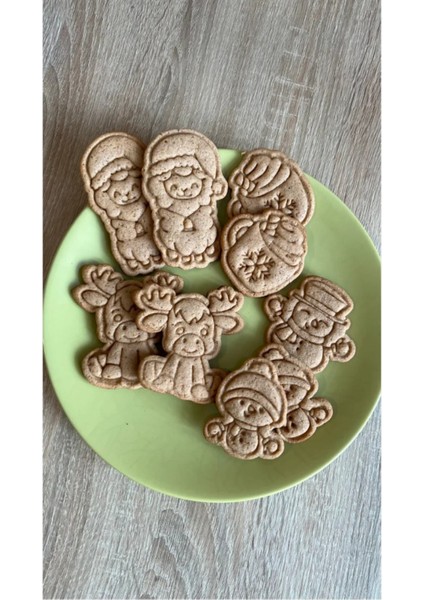 Yılbaşı Temalı 5'li Kurabiye Kalıbı Seti, Kırmızı Renkli, Eğlenceli ve Şık Tasarım fırsatları