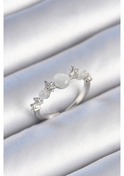 Pirinç Gümüş Renk Zirkon Taşlı Yıldız Detay Beyaz Mineli Kadın Yüzük - TJ-BYK3441