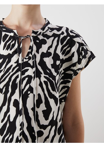 Yeni Sezon Bağlamalı Yaka Desenli Bluz fırsatları