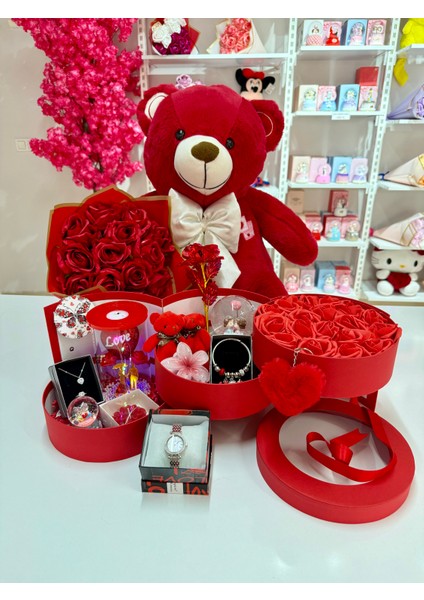 Kırmızı Kat Kat Mutluluk - Sevgiliye Özel Hediye | Kar Küresi + Takı + Ayıcık + Gül