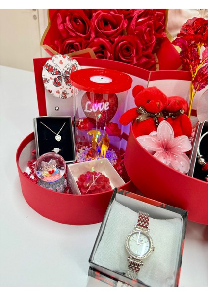 Kırmızı Kat Kat Mutluluk - Sevgiliye Özel Hediye | Kar Küresi + Takı + Ayıcık + Gül fiyatları