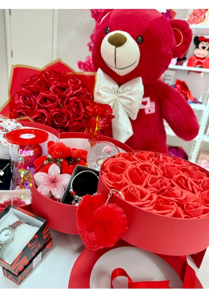 Kırmızı Kat Kat Mutluluk - Sevgiliye Özel Hediye | Kar Küresi + Takı + Ayıcık + Gül fırsatları