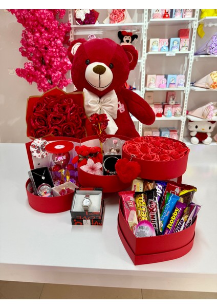 Kırmızı Kat Kat Mutluluk - Sevgiliye Özel Hediye | Kar Küresi + Takı + Ayıcık + Çikolata