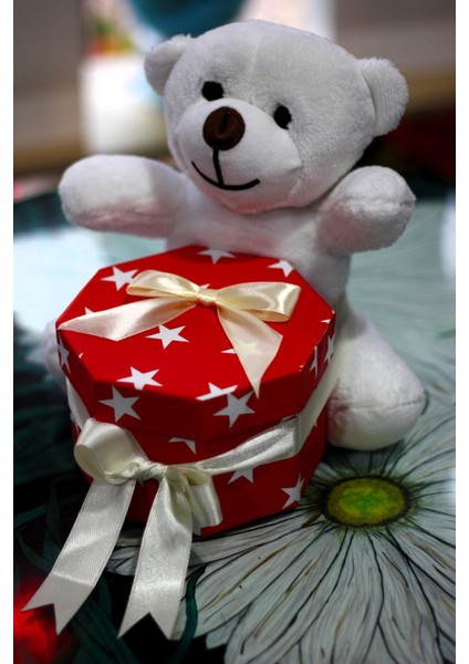 Kucağında Içerisinde Gül Yaprakları Ile Süslenmiş Hediye Kutusu Taşıyan 25CM Sevimli Peluş Ayıcık fiyatları