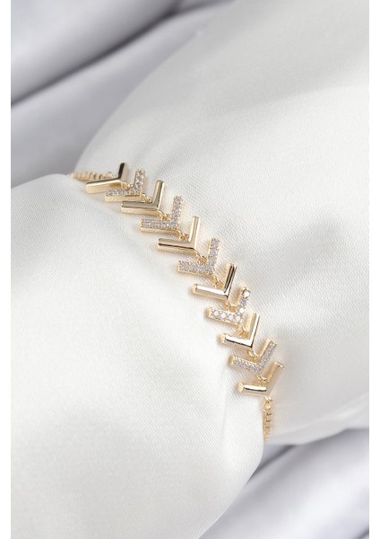 Pirinç Zirkon Taşlı Sıralı Ok Model Gold Renk Asansörlü Kadın Bileklik - TJ-BB7457