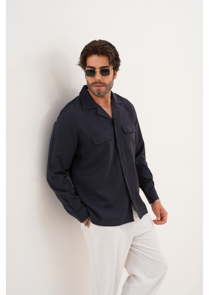 Erkek Relax Fit Uzun Kollu Pamuklu Çift Cepli Kapaklı Düz Desenli Koyu Lacivert Mevsimlik Gömlek