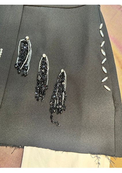 El Işçiliği Kristal & Pul Detaylı Özel Tasarım Mini Etek – Lüks & Zarif Dokunuş modelleri