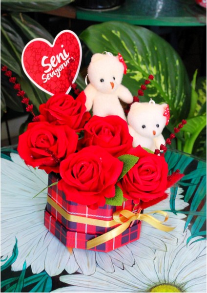 Kutuda Gül Ayıcık ve Seni Seviyorum Kartı Sevdiklerinize Özel Gün Hediyesi modelleri
