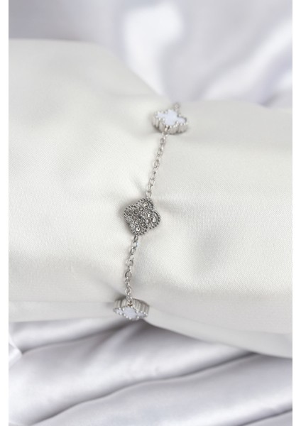 316L Çelik Gümüş Renk Beyaz ve Zirkon Taşlı Baby Boy Yonca Kadın Bileklik - TJ-BB7956
