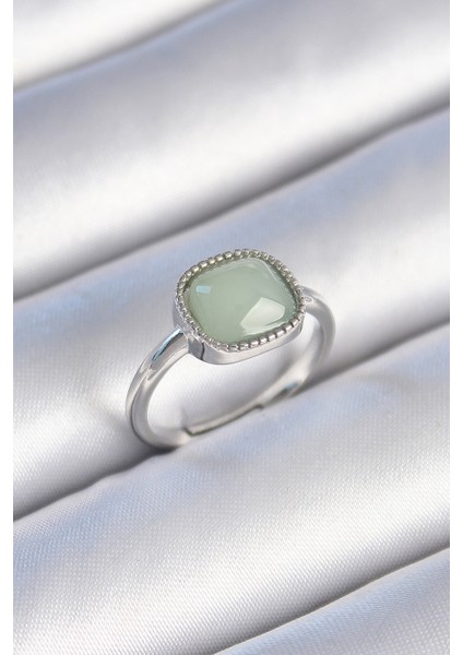 Pirinç Gümüş Renk Yeşil Kare Mineli Kadın Yüzük - TJ-BYK3473