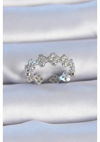 Pirinç Gümüş Renk Zirkon Taşlı Yonca Model Kadın Yüzük - TJ-BYK3305