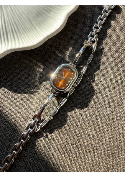 Retro Minimal Metal Kordon Vintage Kadın Kol Saati Içi Kırmızı