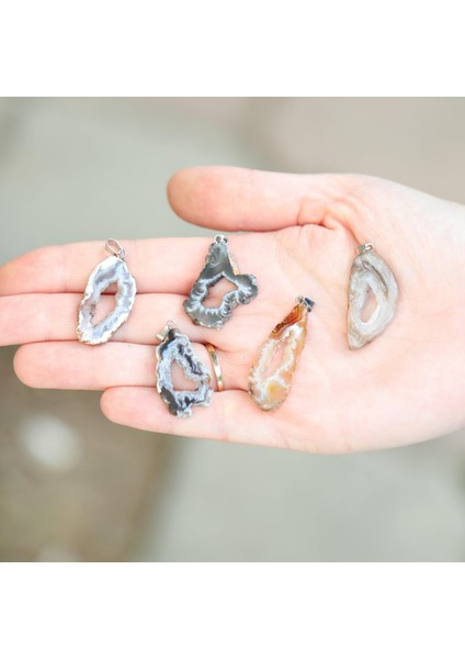 Kalsedon Taşı Çelik Kolye fırsatları