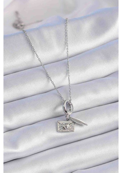 316L Çelik Gümüş Renk Kalp Detay Mektup Figür Charm Model Kadın Kolye