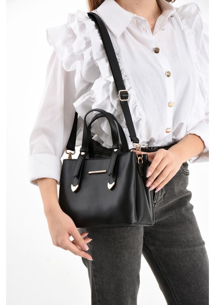 Kadın Uzun Askılı 4 Bölmeli Gold Aksesuarlı Sade Şık Omuz ve El Çantası