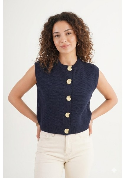 Düğmeli Kolsuz Triko Hırka