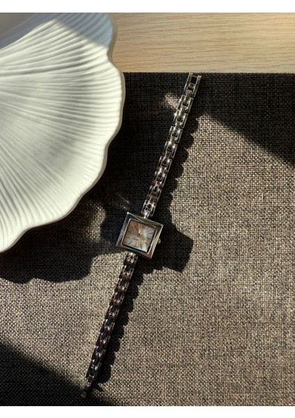 Retro Minimal Metal Kordon Vintage Kadın Kol Saati Altın