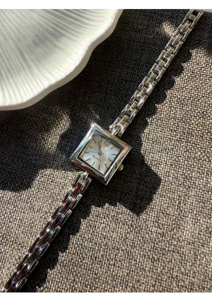 Retro Minimal Metal Kordon Vintage Kadın Kol Saati Altın