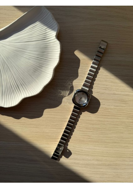 Retro Minimal Metal Kordon Vintage Kadın Kol Saati Gümüş