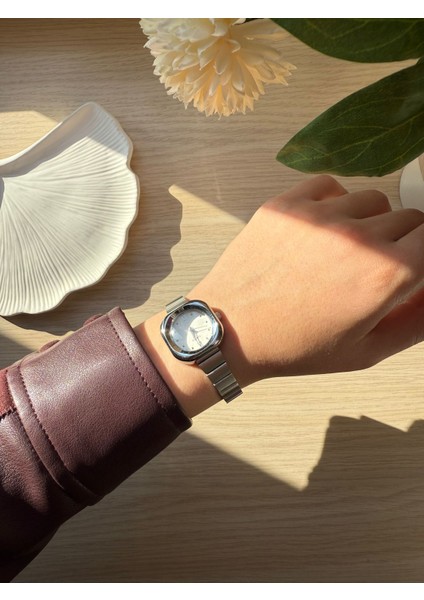 Retro Minimal Metal Kordon Vintage Kadın Kol Saati Gümüş fırsatları