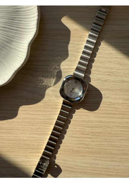 Retro Minimal Metal Kordon Vintage Kadın Kol Saati Gümüş indirimleri