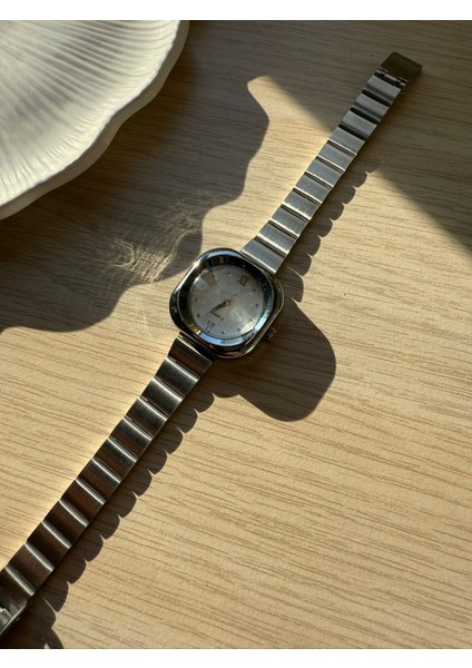 Retro Minimal Metal Kordon Vintage Kadın Kol Saati Gümüş