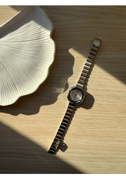 Retro Minimal Metal Kordon Vintage Kadın Kol Saati Gümüş