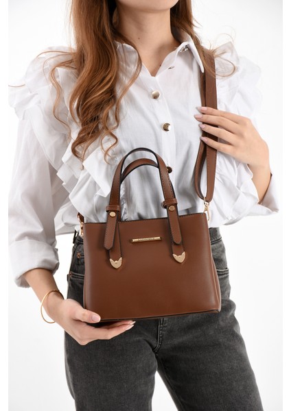 Kadın Uzun Askılı 4 Bölmeli Gold Aksesuarlı Sade Şık Omuz ve El Çantası