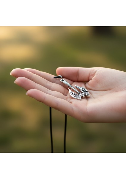 Elf Balta - Axe Gümüş Kaplama Deri Ip Kolye fırsatları