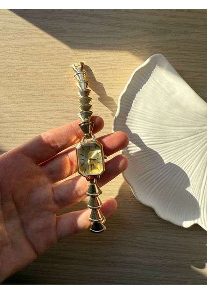 Retro Minimal Metal Kordon Vintage Kadın Kol Saati Içi Sarı