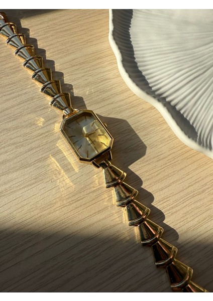 Retro Minimal Metal Kordon Vintage Kadın Kol Saati Içi Sarı fırsatları