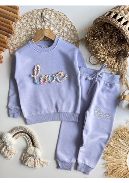 Taş İşlemeli “Love” Yazılı Lila Kız Çocuk Takımı – Sweatshirt & Jogger Alt, 2–8 Yaş