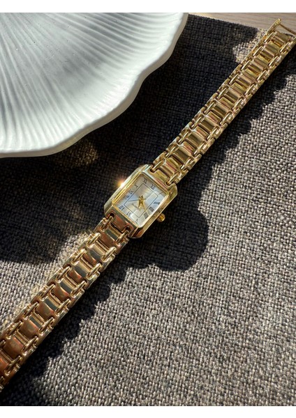 Retro Minimal Metal Kordon Vintage Kadın Kol Saati Altın modelleri