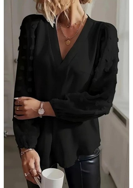 V Yaka Ponpon Detaylı Sandy Bluz - Siyah