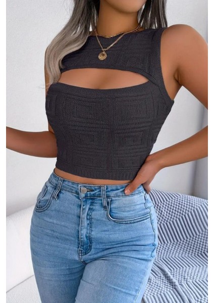 Göğüs Detaylı Kolsuz Triko Crop Bluz - Siyah