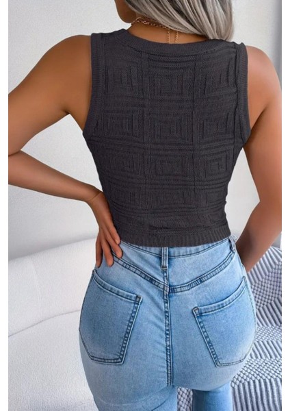 Göğüs Detaylı Kolsuz Triko Crop Bluz - Siyah modelleri