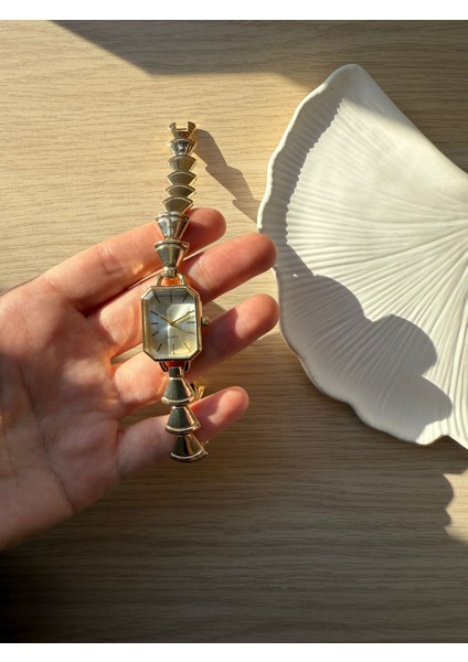 Retro Minimal Metal Kordon Vintage Kadın Kol Saati Içi Beyaz