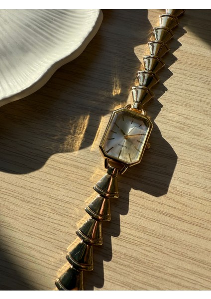 Retro Minimal Metal Kordon Vintage Kadın Kol Saati Içi Beyaz indirimleri