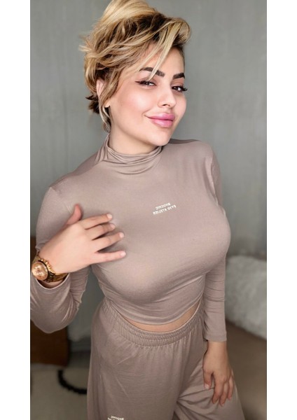 Nefertiti Fit Soft Kumaş Boğazlı Crop & Jogger Ikili Takım – Taupe fiyatları