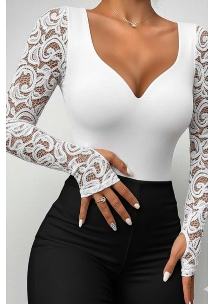Kalp Yaka Dantelli Dalgıç Bluz - Beyaz