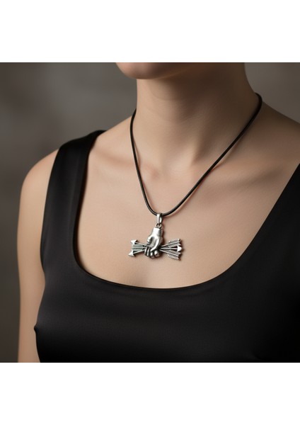 Güç Tılsımı - Ok Tutan El Gümüş Kaplama Deri Ip Kolye fırsatları