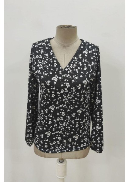 V Yaka Çiçek Desenli Modal Bluz - Siyah fırsatları