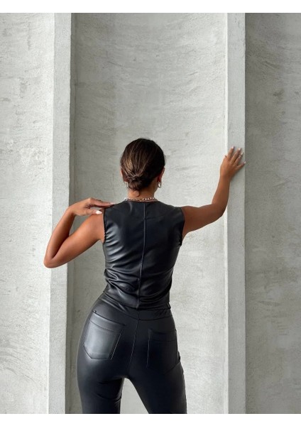 Kaplama Düğmeli Deri Yelek Siyah S24398