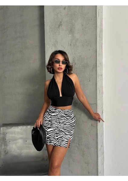 Tek Yırtmaçlı Zebra Desenli Deri Etek Beyazsiyah W24475-S modelleri