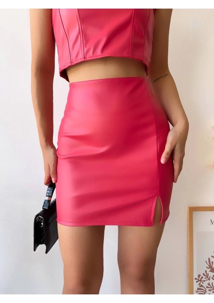 Tek Yırtmaçlı Arkadan Fermuarlı Deri Etek Fuşya S24475 modelleri