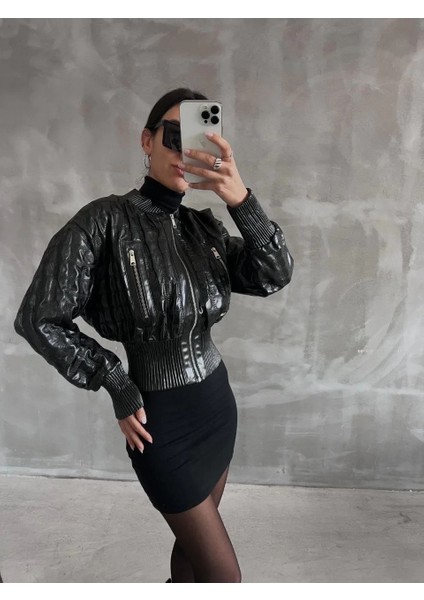 Beli Büzgülü Crop Deri Ceket Siyah fırsatları
