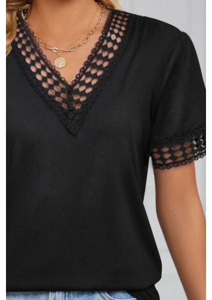 V Yaka Dantel Detaylı Viskon Bluz Siyah fiyatları